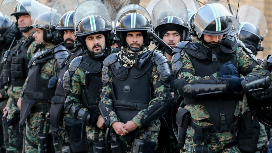 Khủng bố tấn công liều chết nhằm vào đồn cảnh sát ở Iran
